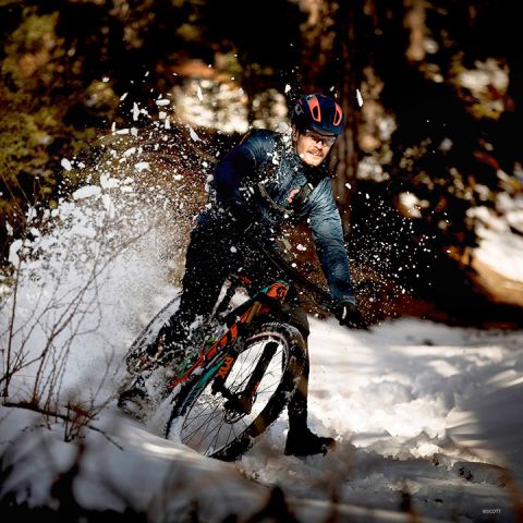 720×720-biken-im-winter