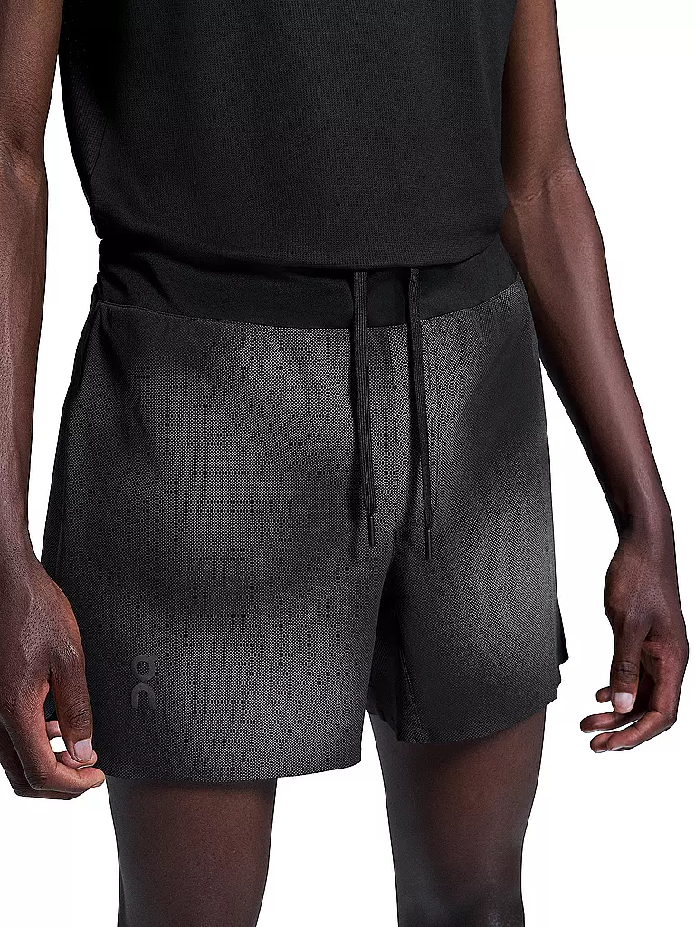 ON | Herren Laufshort Lightweight Lumos | schwarz