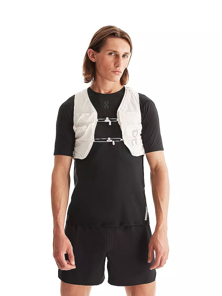 ON | Laufweste Ultra Vest 10L | weiss