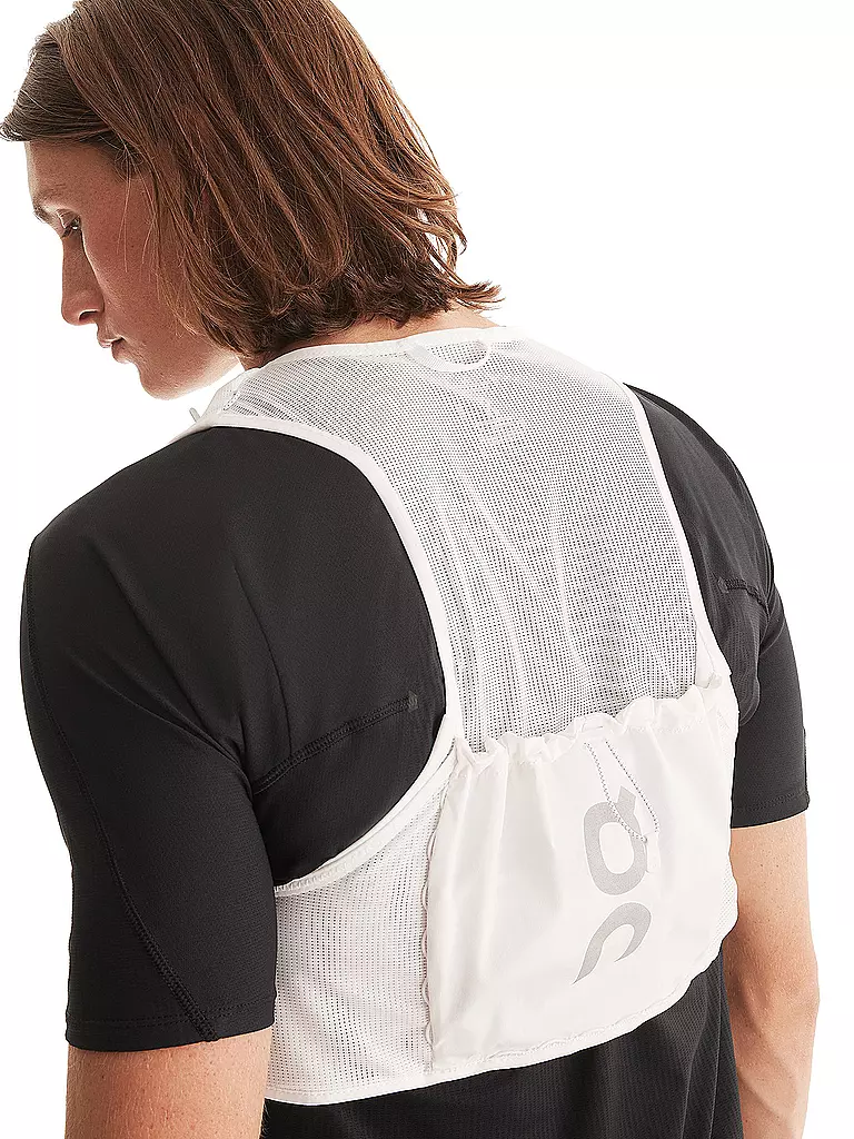 ON | Laufweste Ultra Vest 10L | weiss