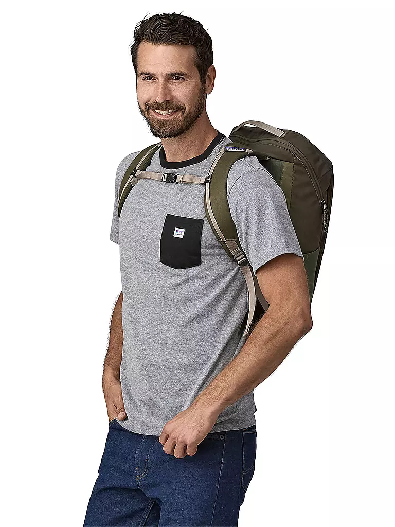 PATAGONIA | Tagesrucksack Black Hole® Pack 25L | dunkelgrün